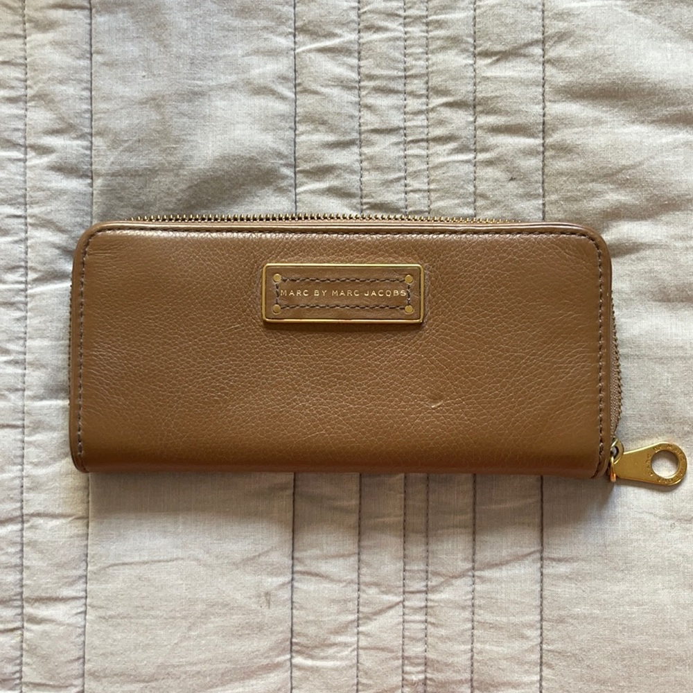 Marc Jacobs Tan Wallet